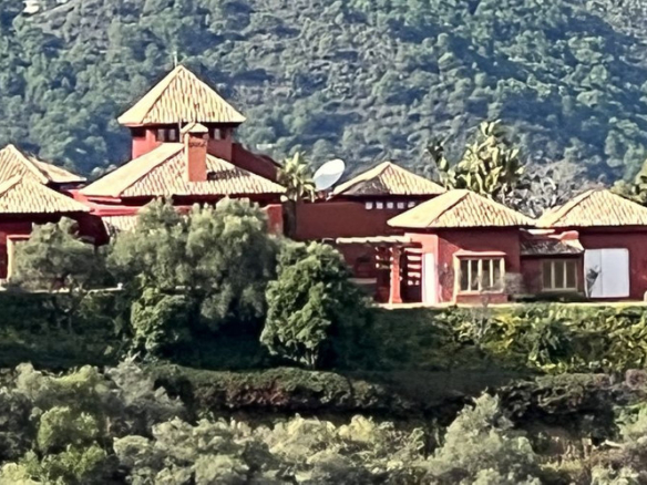 Villa for sale in Benahavís