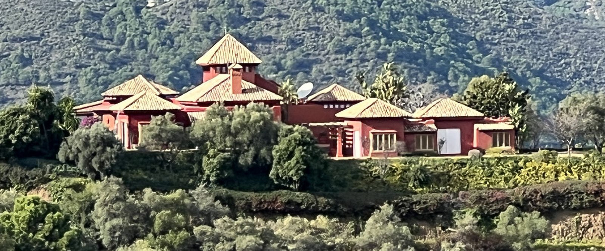 Villa for sale in Benahavís