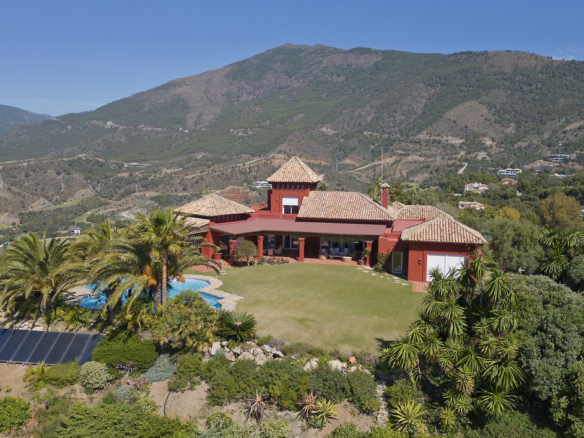 Villa for sale in Benahavís