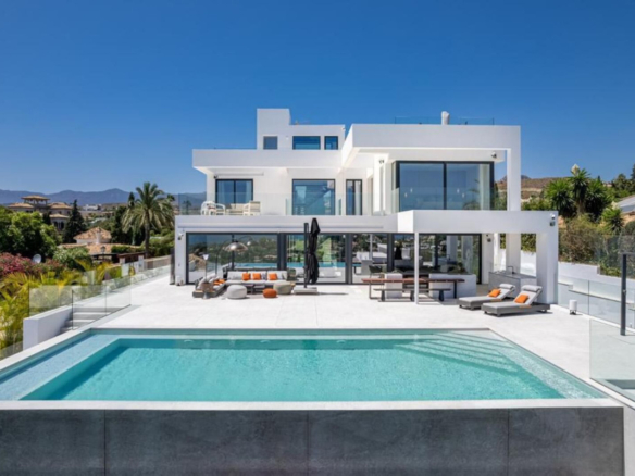 Villa for sale in Benahavís