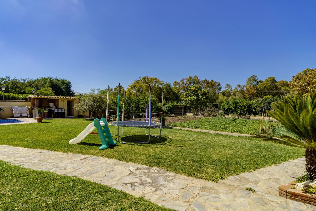 Villa for sale in Benahavís