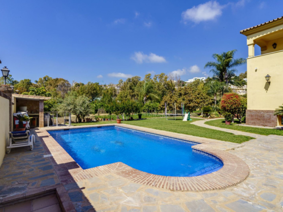 Villa for sale in Benahavís