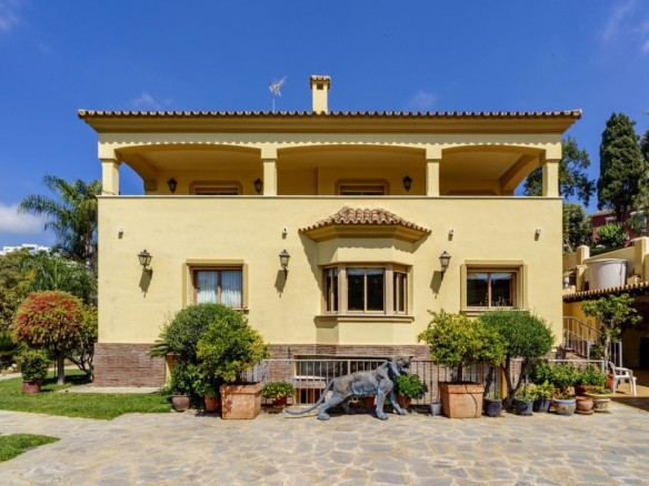 Villa for sale in Benahavís