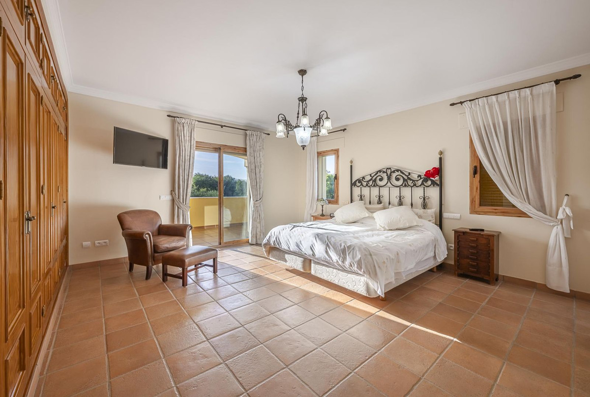 Villa for sale in Benahavís