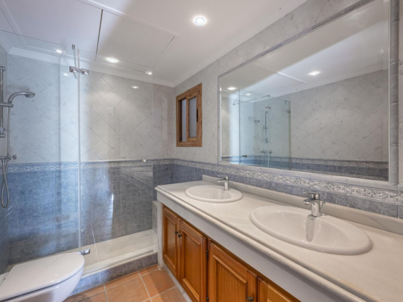 Villa for sale in Benahavís