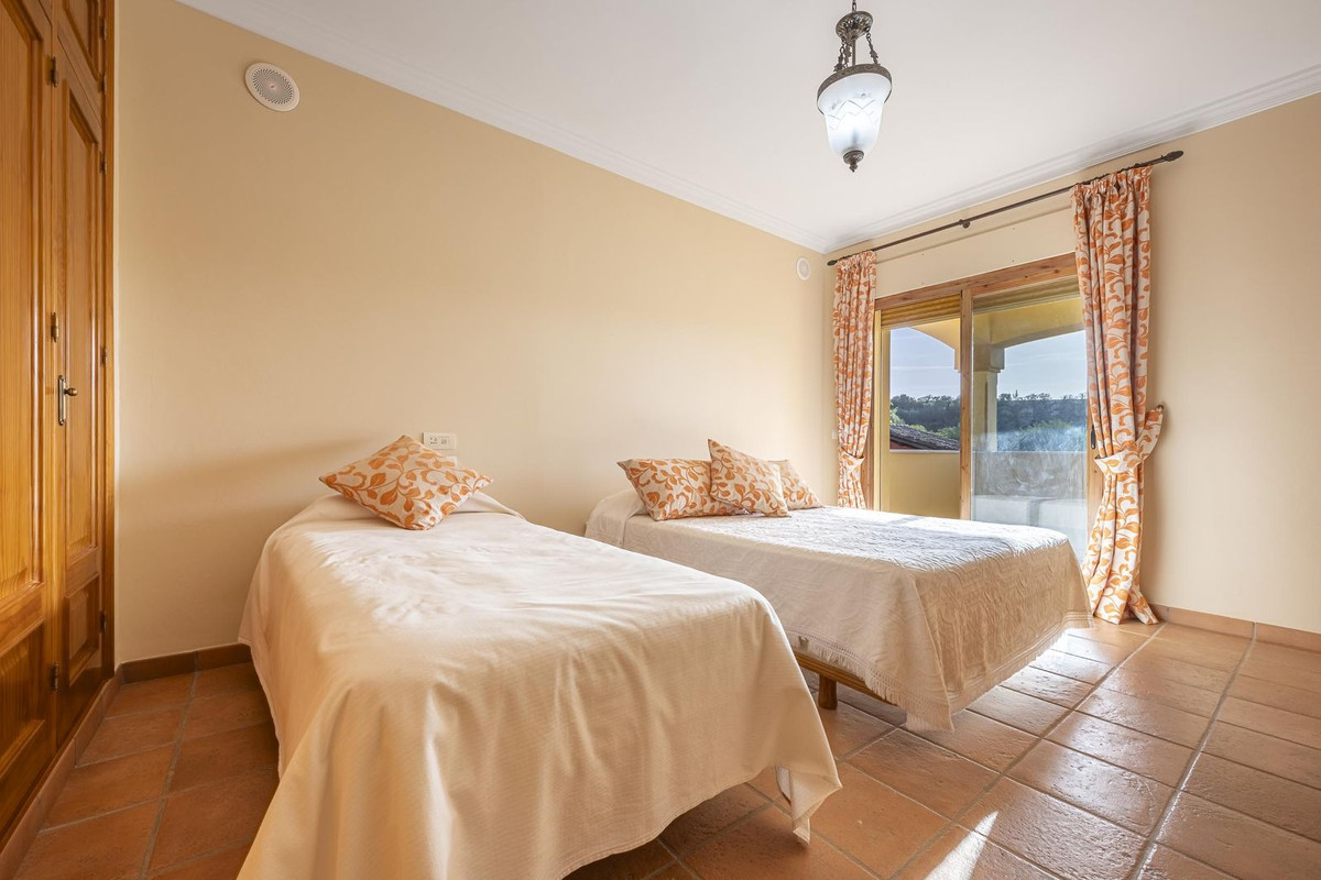 Villa for sale in Benahavís