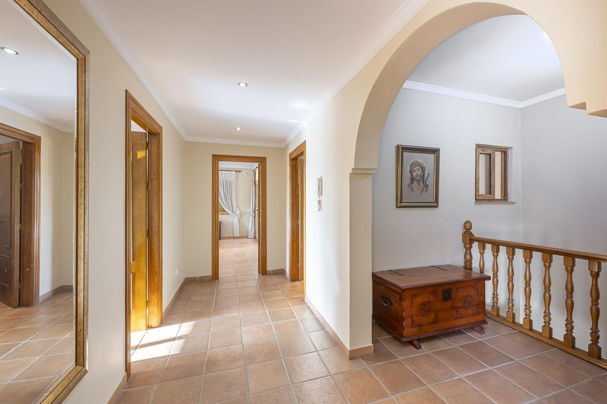 Villa for sale in Benahavís