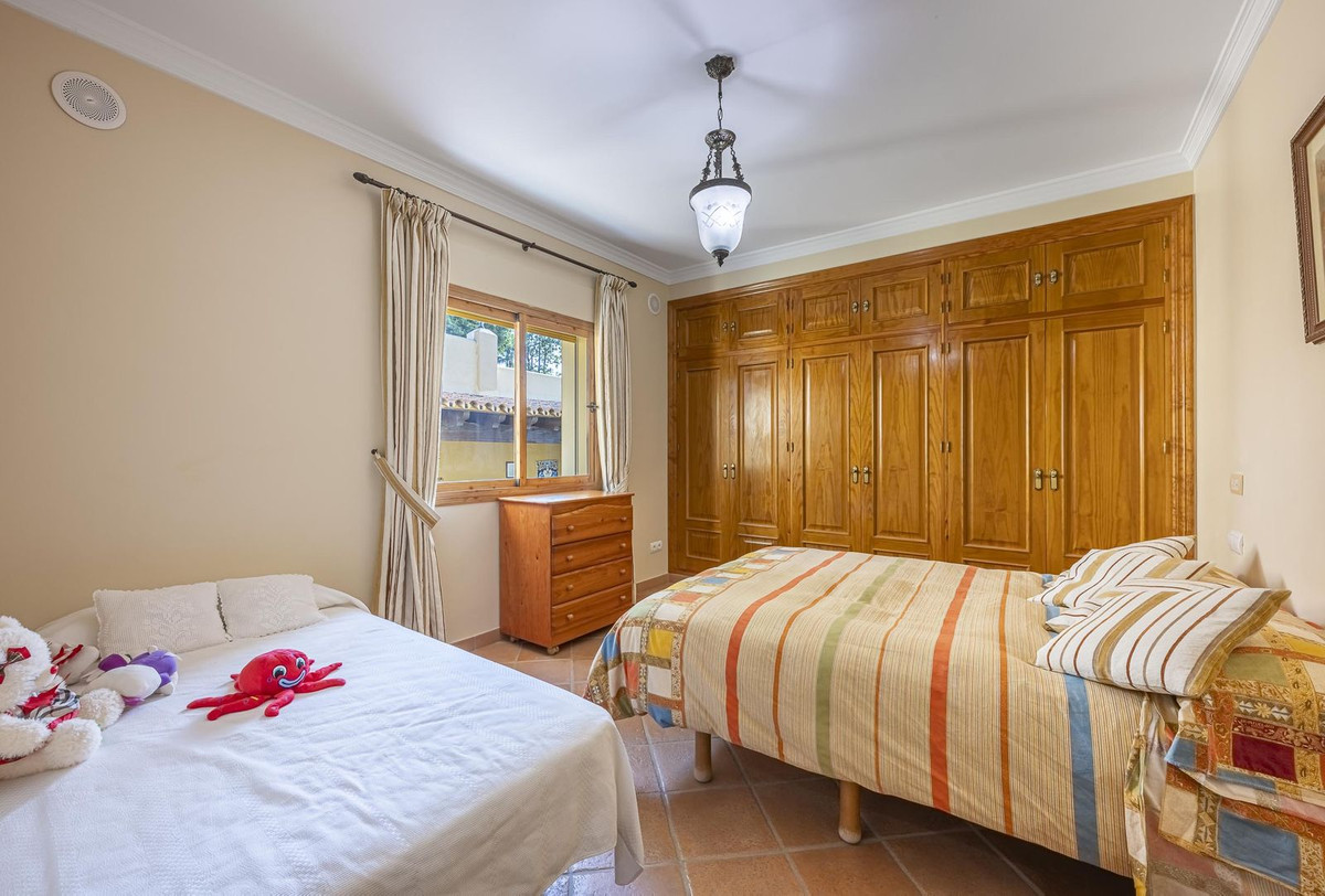 Villa for sale in Benahavís