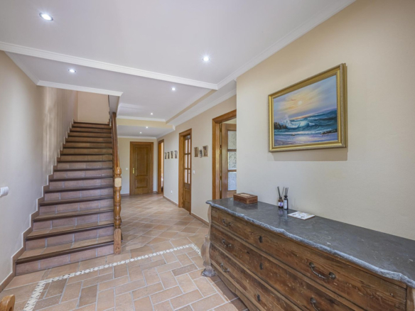 Villa for sale in Benahavís