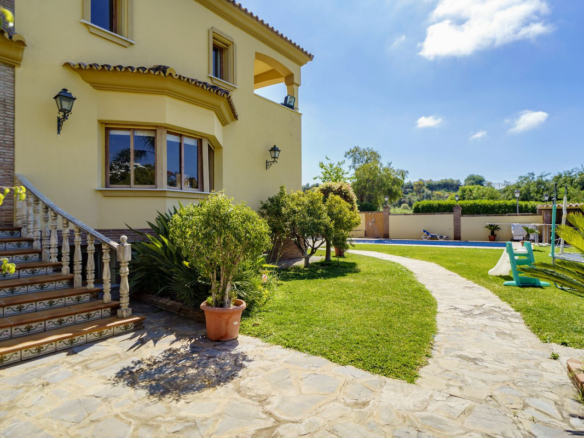 Villa for sale in Benahavís