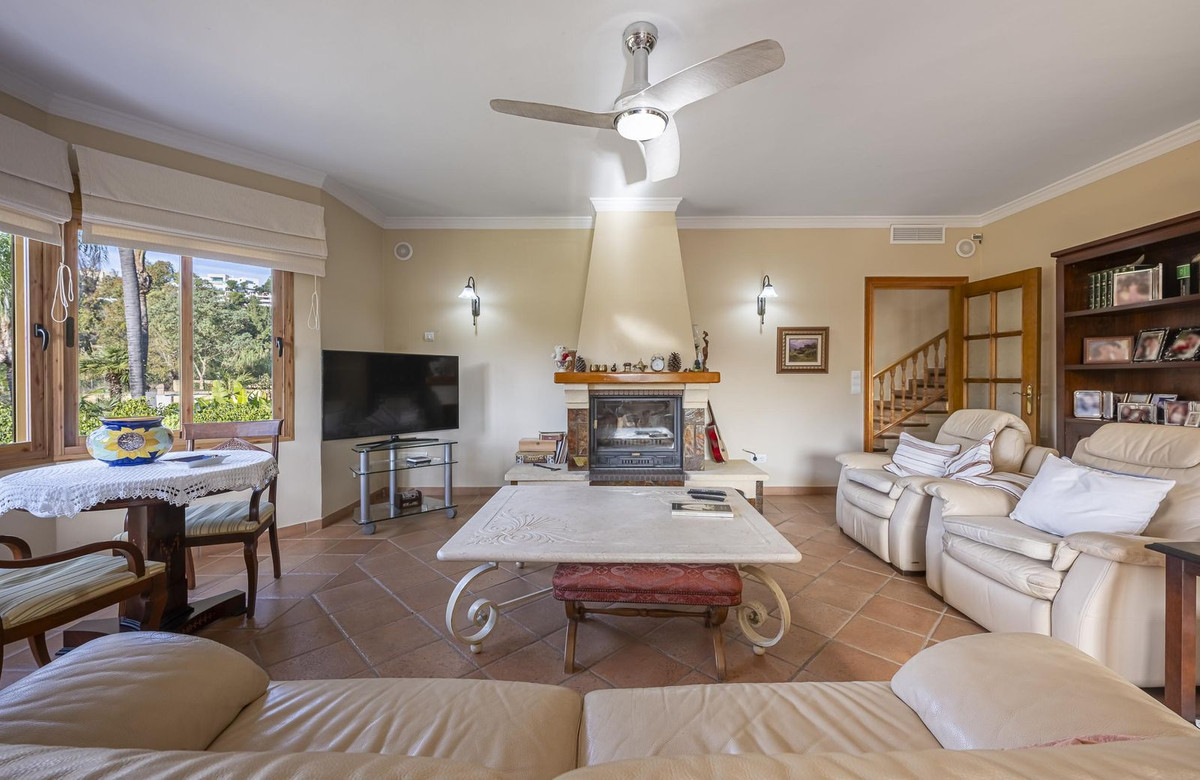 Villa for sale in Benahavís