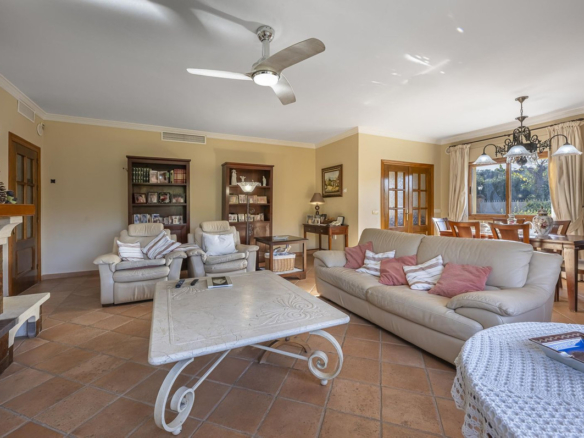 Villa for sale in Benahavís