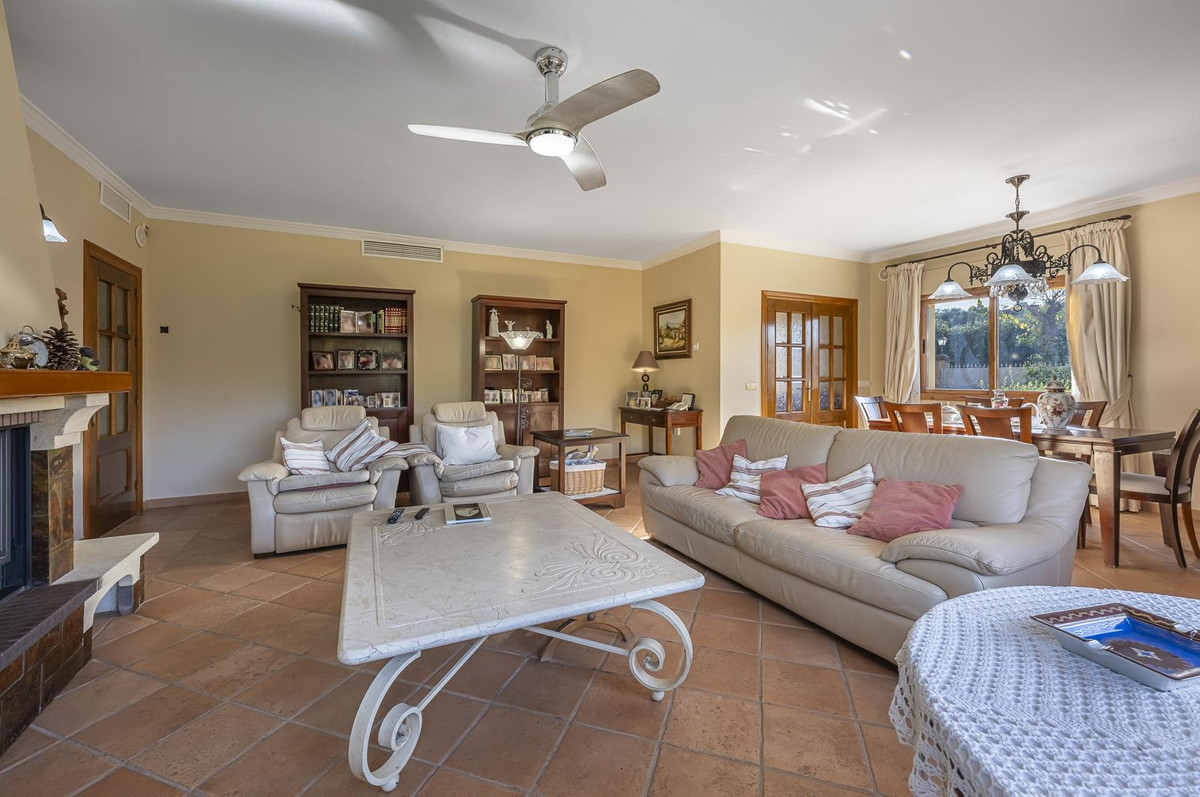 Villa for sale in Benahavís