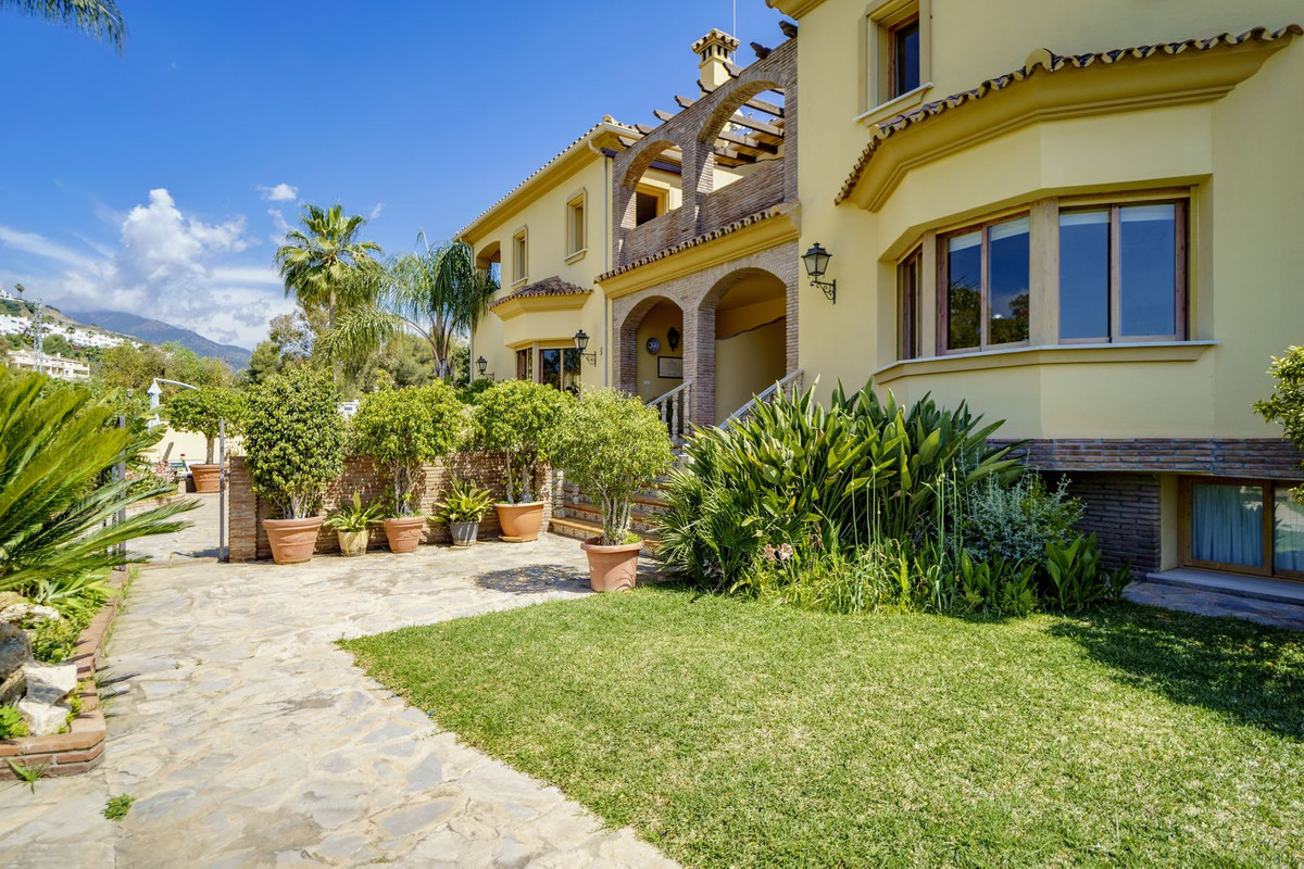 Villa for sale in Benahavís