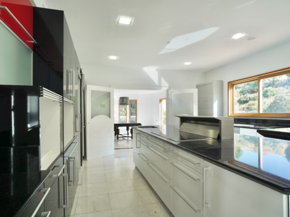 Villa for sale in Benahavís