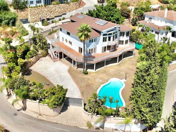 Villa for sale in Benahavís