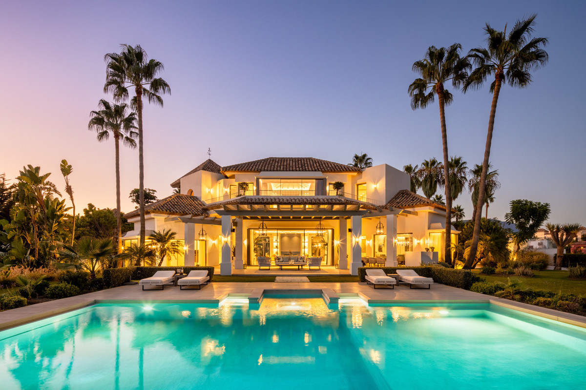 Villa for sale in Benahavís