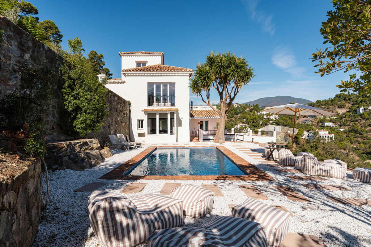 Villa for sale in Benahavís