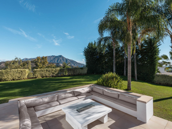 Villa for sale in Benahavís