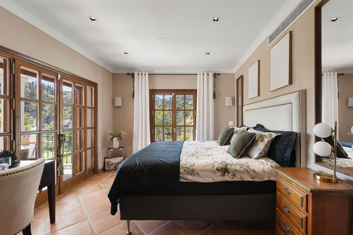 Villa for sale in Benahavís