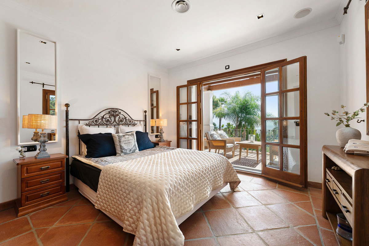 Villa for sale in Benahavís