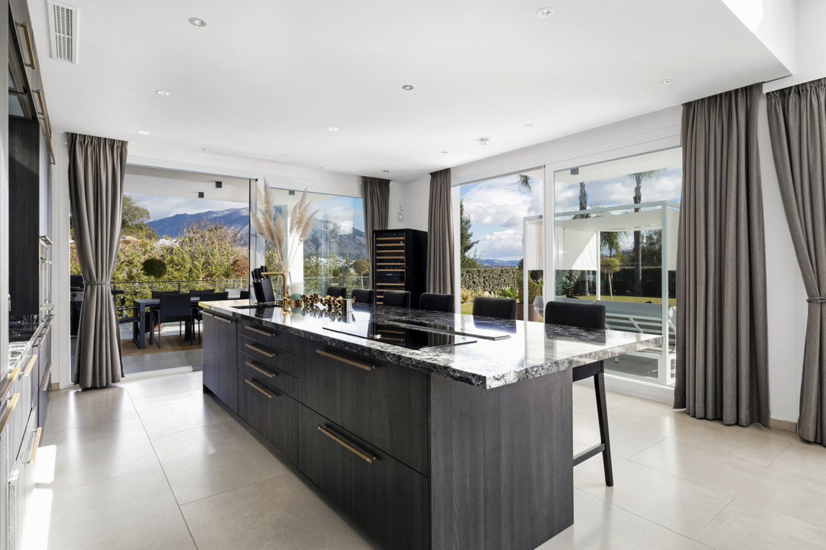 Villa for sale in Benahavís