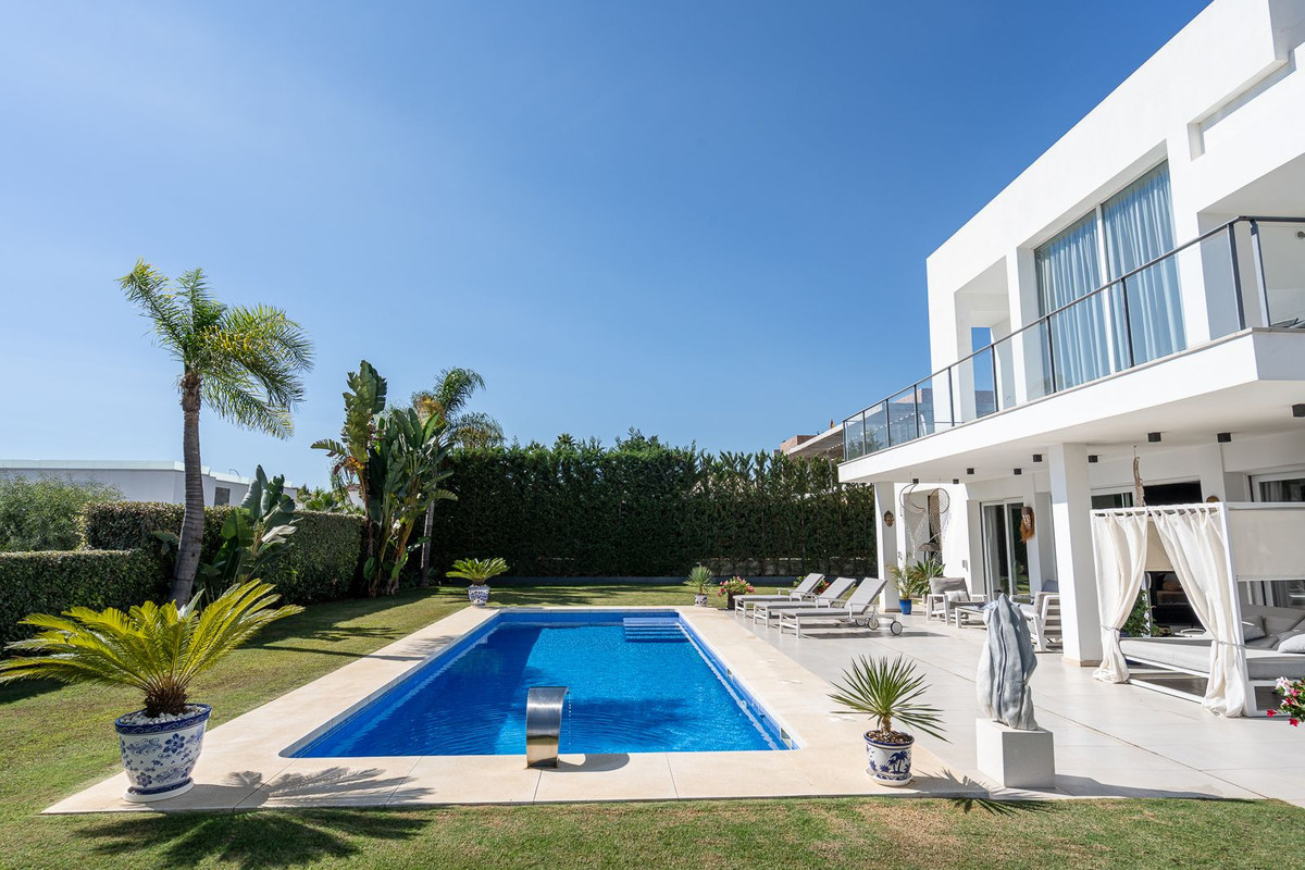 Villa for sale in Benahavís