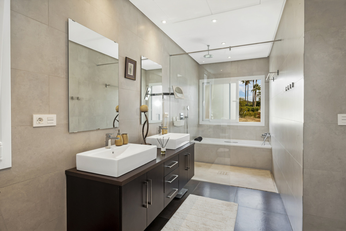 Villa for sale in Benahavís