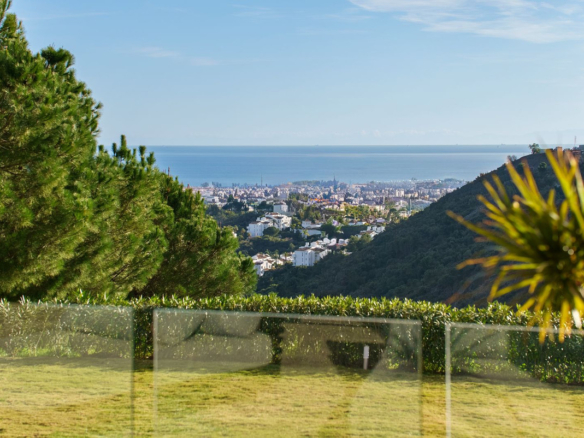 Villa for sale in Benahavís