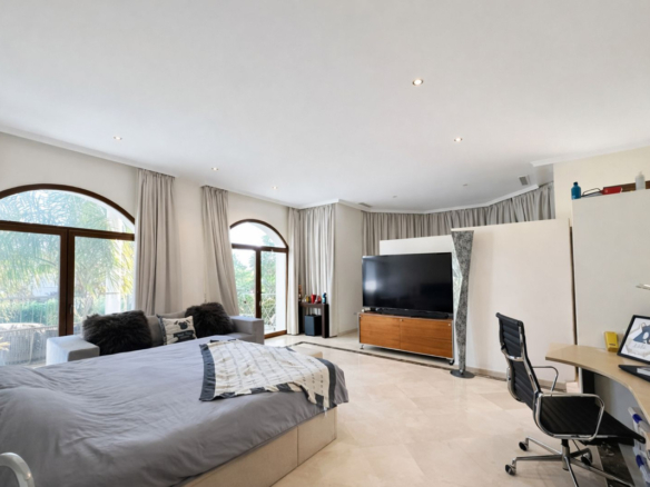 Villa for sale in Benahavís