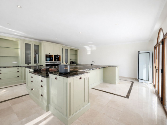 Villa for sale in Benahavís