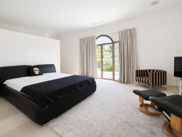 Villa for sale in Benahavís