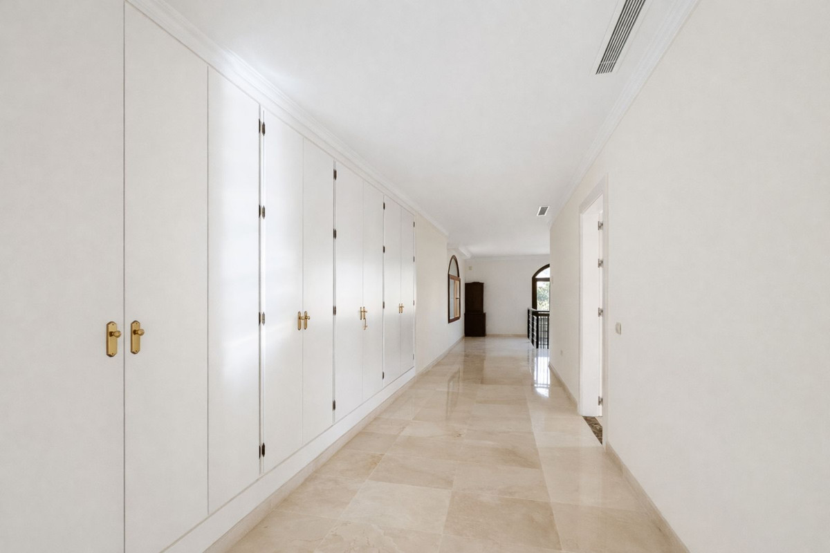 Villa for sale in Benahavís