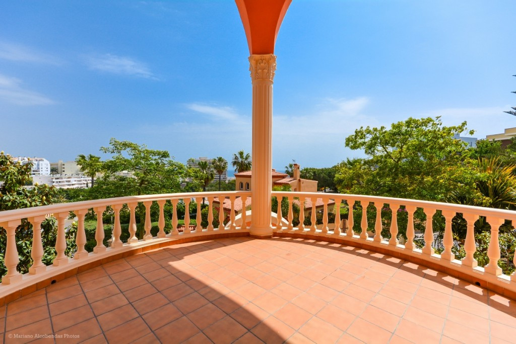 Villa for sale in Benalmadena