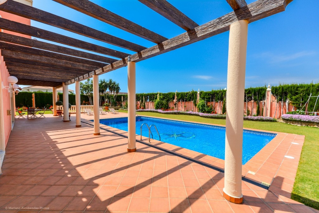 Villa for sale in Benalmadena