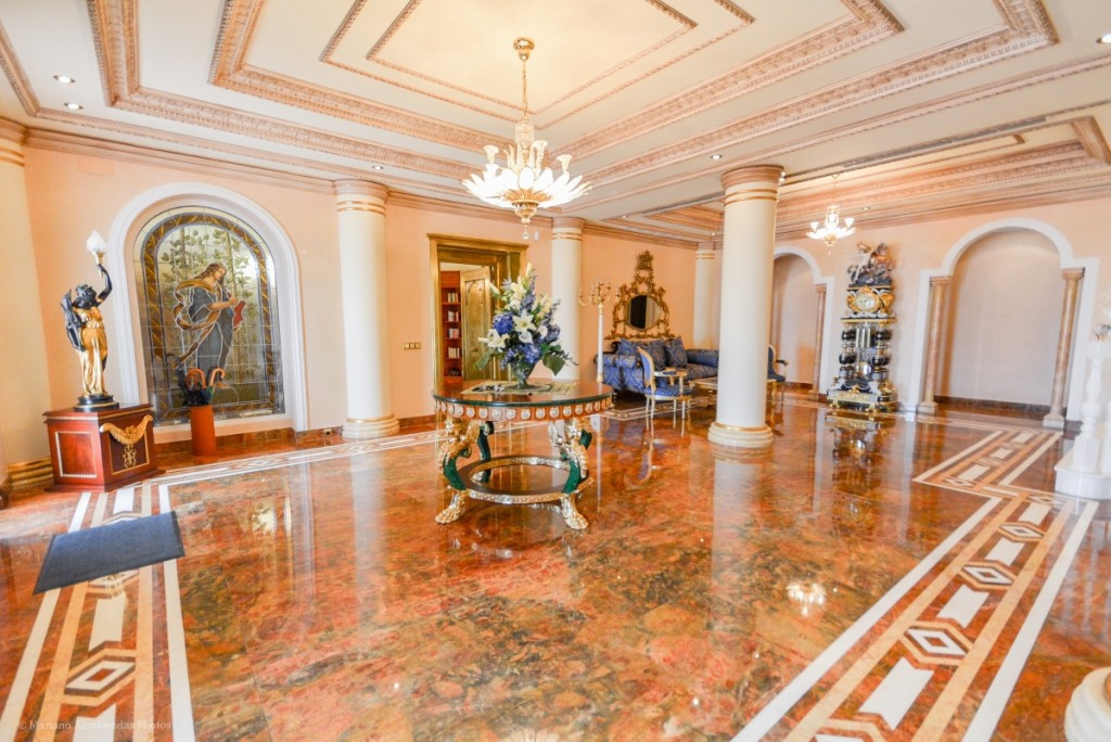 Villa for sale in Benalmadena