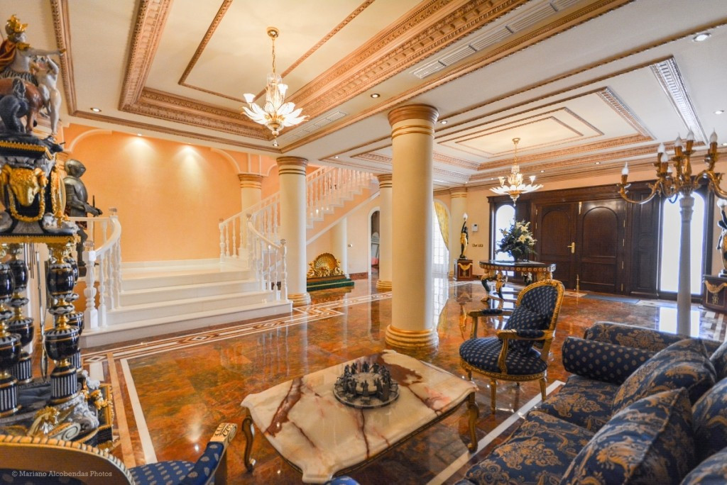 Villa for sale in Benalmadena