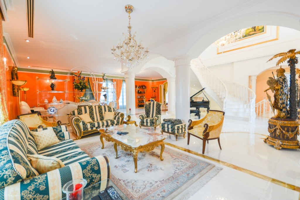 Villa for sale in Benalmadena