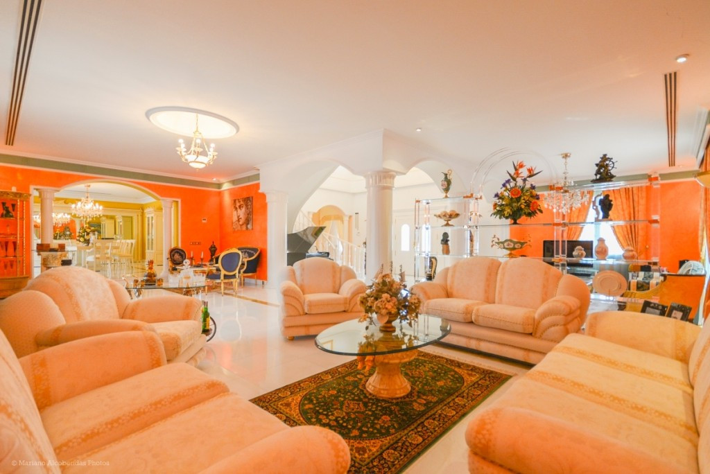 Villa for sale in Benalmadena