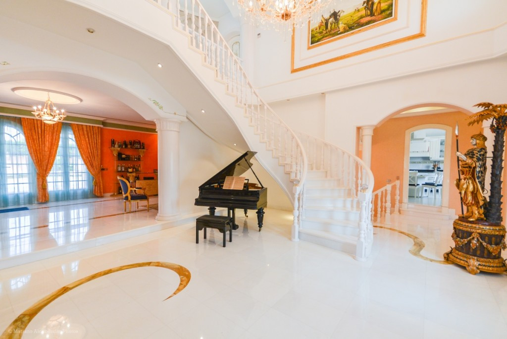 Villa for sale in Benalmadena