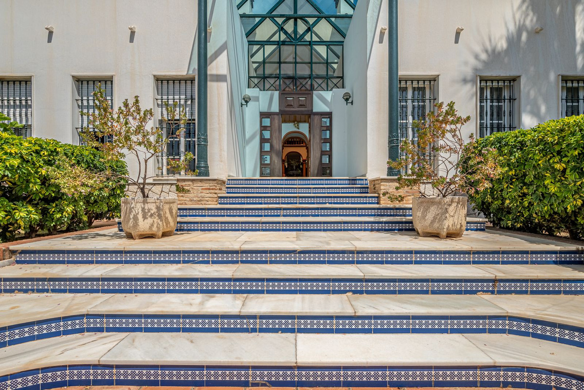 Villa for sale in Benalmadena