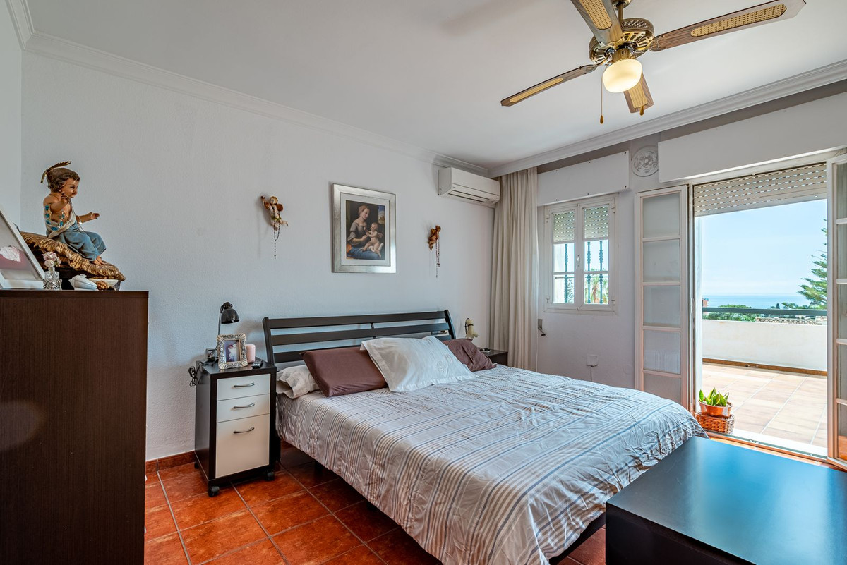 Villa for sale in Benalmadena