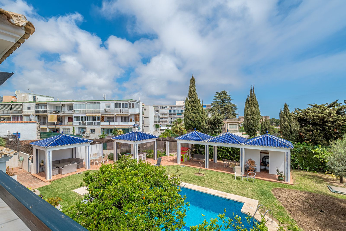 Villa for sale in Benalmadena