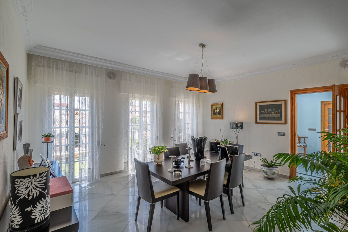 Villa for sale in Benalmadena