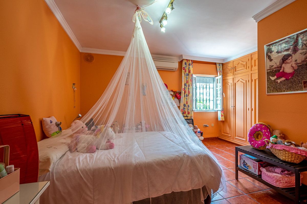 Villa for sale in Benalmadena