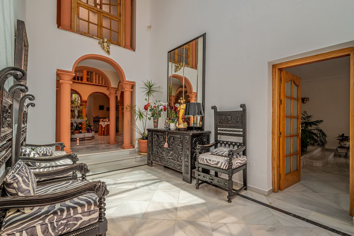 Villa for sale in Benalmadena