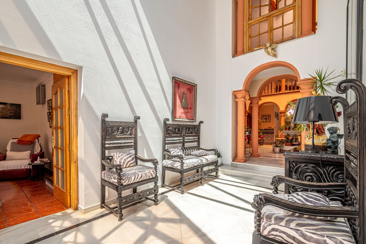 Villa for sale in Benalmadena