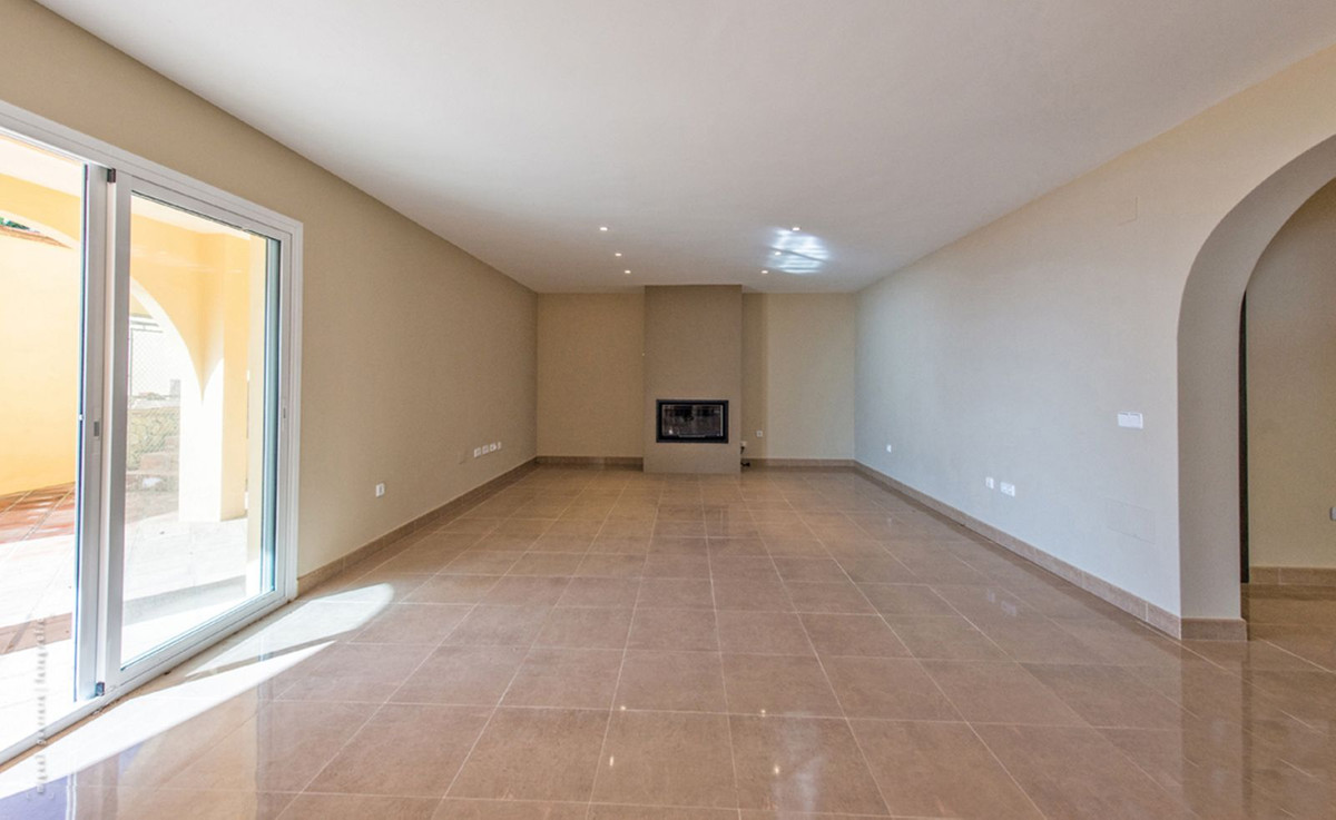 Villa for sale in Benalmadena