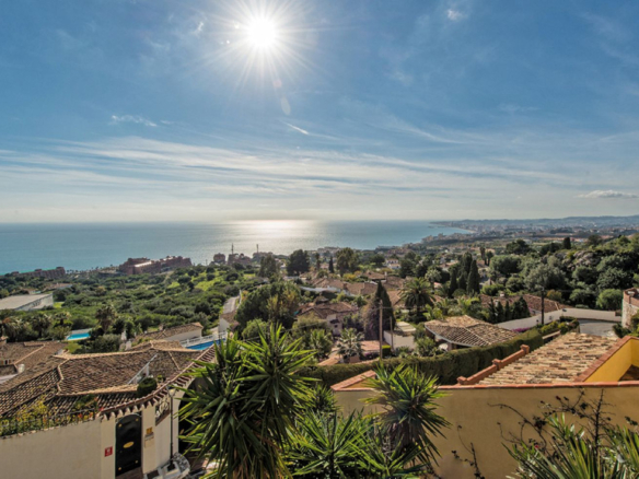 Villa for sale in Benalmadena