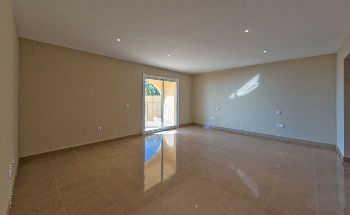 Villa for sale in Benalmadena